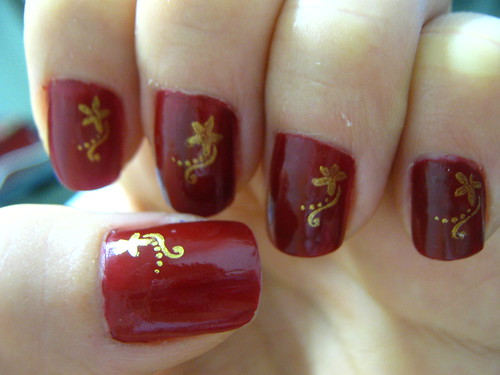 Unhas decoradas nail art vermelho e dourado