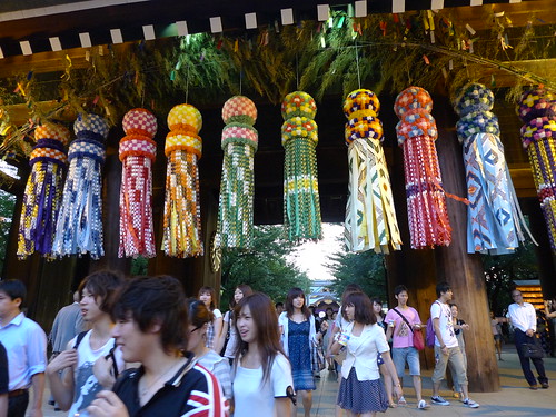 Walking past the temple gates of Yasukuni