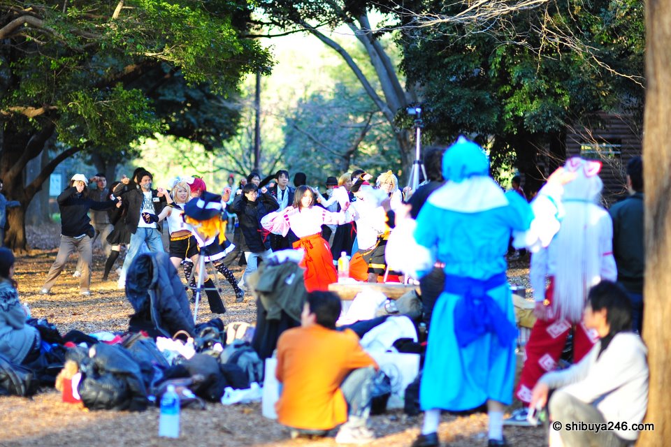 More people in costumes here. Looks like they had plenty of participants.