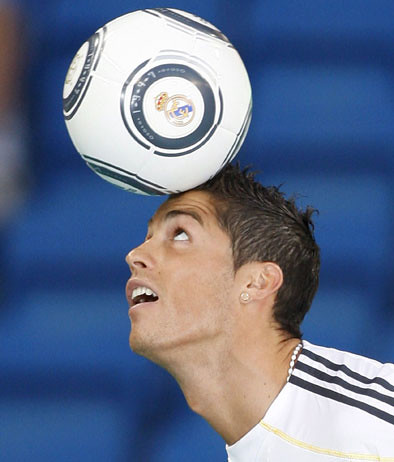 Cristiano Ronaldo palleggio di testa by Calcio Better.