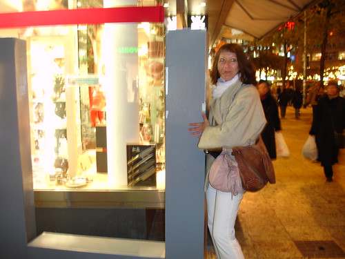Lela schiebt das L aus LIEBE. Dezember 2005