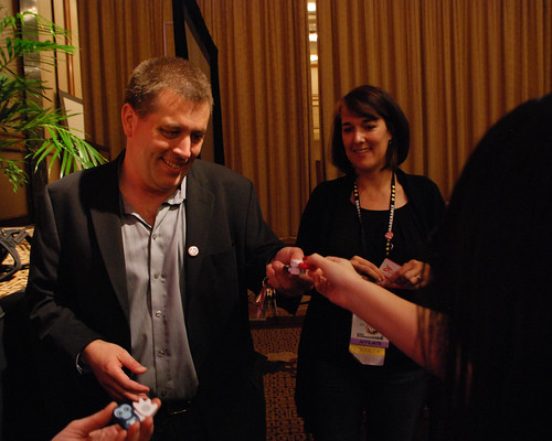 Peter Shankman selling Pokens at Affiliate Summit East