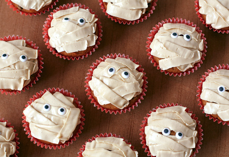Pumpkin "Mummy" Cupcakes