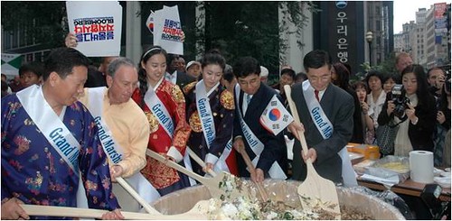 Mayor Bloomberg, Council member John Liu and other notables “cooking” in Koreatown.