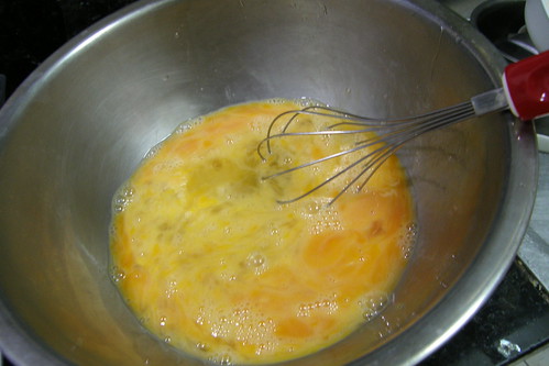 02.用打蛋器攪拌均勻