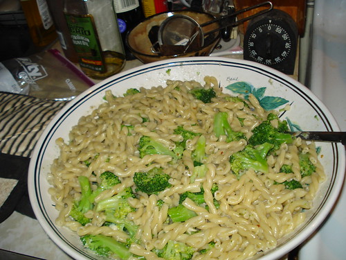 Pasta with blue cheese and broccoli sauce