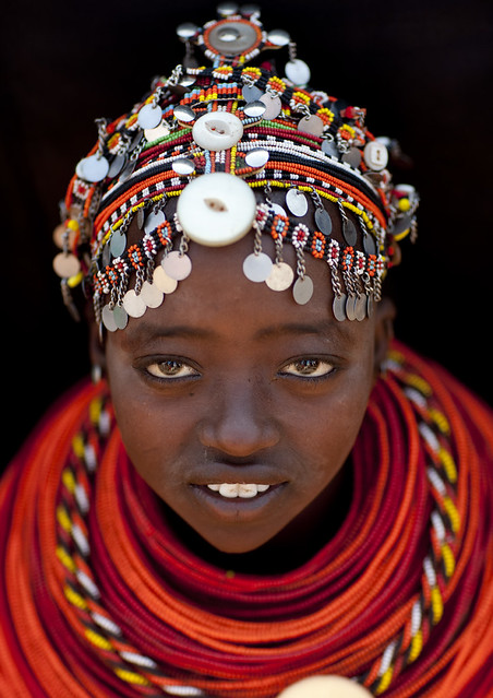 Фотографии Эрика Лафорга Rendille girl with pendants on her beaded headdress - Kenya