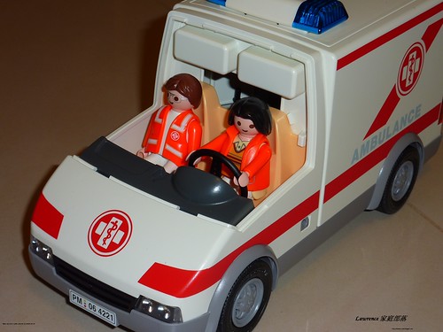 Playmobil 救護車 pic 2