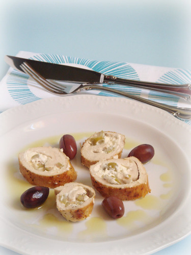 Chicken rolls with feta and olives