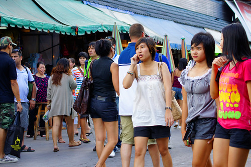 People in Chatuchak Market, Bangkok | flickr