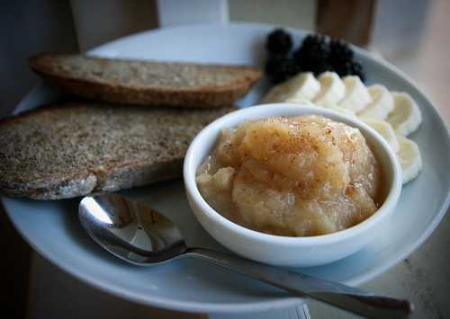 Toast with fruit and apple sauce