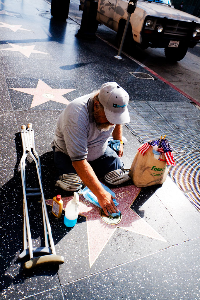 Double-amputee-cleaning-star--Hollywood