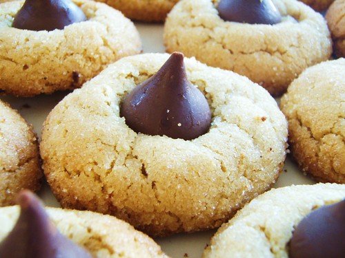 peanut butter blossom cookies - 06
