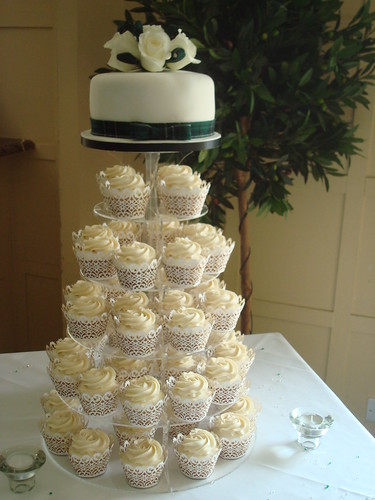A simply beautiful ivory colour scheme with Ivory lace cupcake wrappers