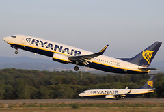 Ryanair B737-8AS EI-DYL GRO 24/09/2009