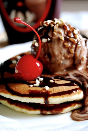pancake and chocolate ice cream