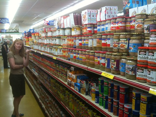 An Aisle of Gefilte Fish! Delray Beach 2009 Day 2 - Shopping