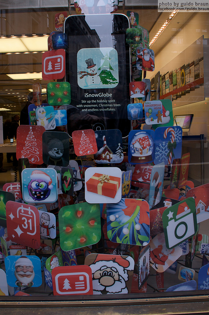 iPhone Christmas Tree Display