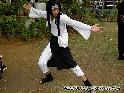 A character from Naruto doing a Master Wong Fei Hong pose