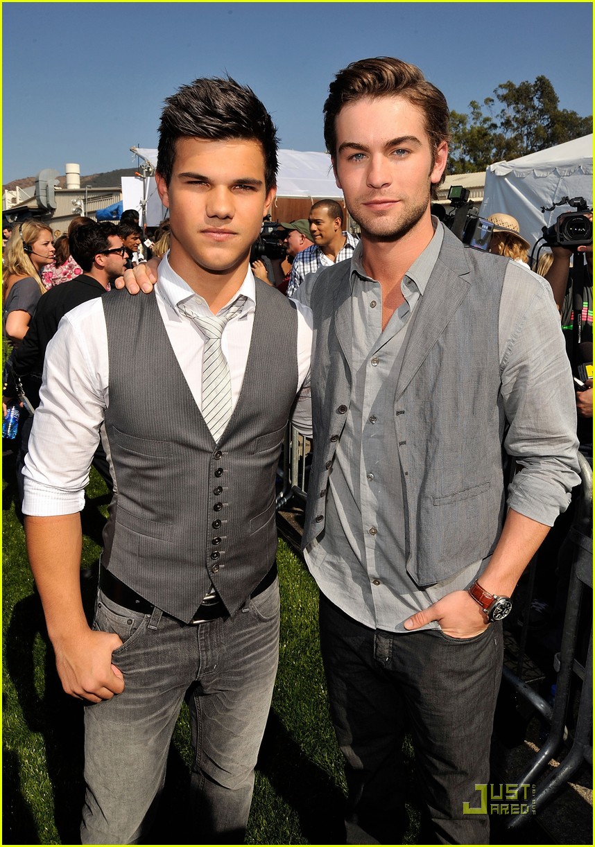 chace-crawford-taylor-lautner