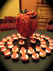heart and cupcakes display by debbiedoescakes