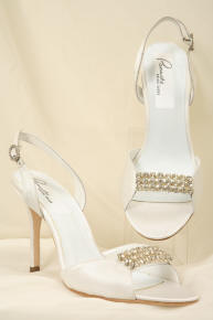 Wedding shoe laces and decorated with rhinestone.
