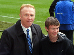 Alex McLeish and a young fan - Wigan Athletic ...