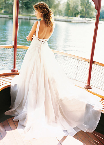 There are a lot of fabulous wedding gowns that jump right off the page and