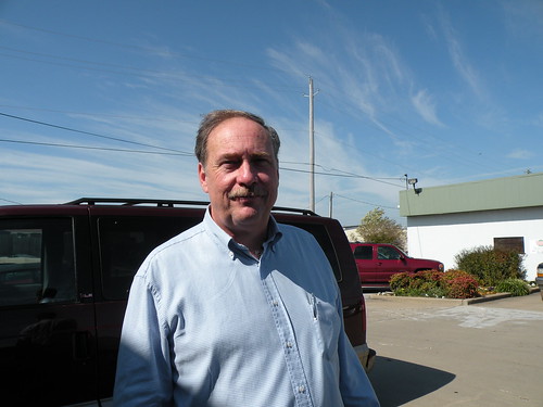 DSCN7641 John Brummett in Springdale, Arkansas, to speak to Senior Democrats on October 20, 2009