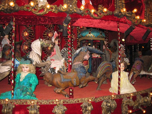 Doll carousel