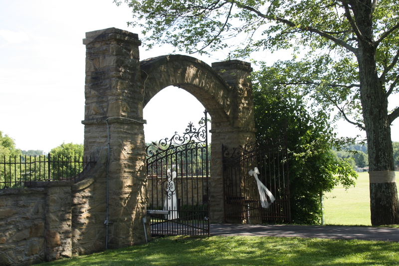 Bryn Du Gate