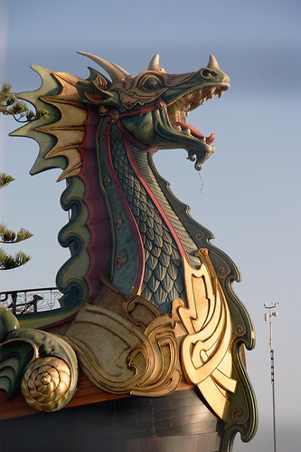 Dragon barco Narnia La Travesía del Viajero del Alba
