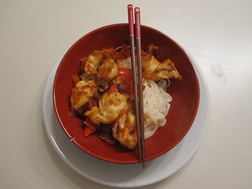 Garlic prawns with rice noodles at home