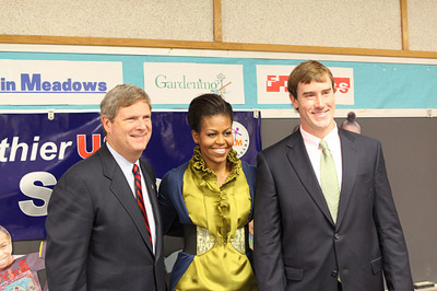 Ross Ohlendorf is joined by First Lady Michelle Obama and Secretary Tom Vilsack at Hollin Meadows Elementary School