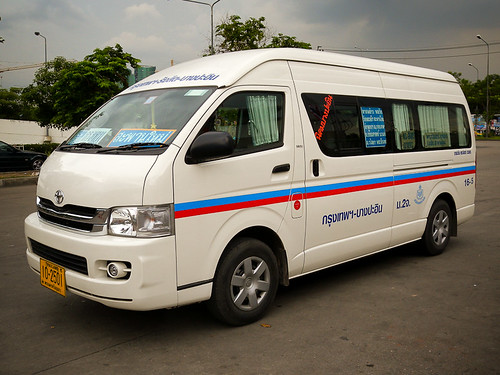Small Bus to Bang-Pa-In