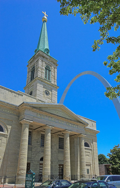 Basilica of Saint Louis, King of France, in Saint Louis, Missouri, USA - exterior with Gateway Arch
