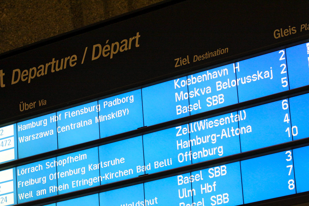 : Zug Basel-Moskau, Anzeigetafel in Basel-2