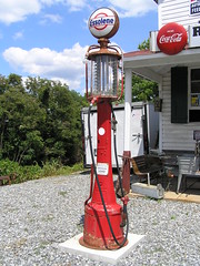 Essolene visible gas pump - Forest, VA
