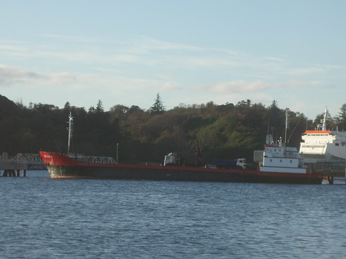 Red Duchess at Stornoway on 11 Nov. 2009, discharging coal