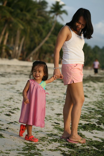 Cacing with her Mom at Station 3 Boracay 2