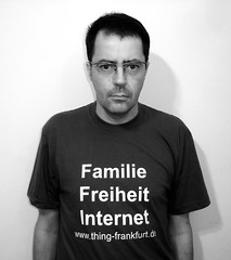 T-Shirt Familie Freiheit Internet für Thing Frankfurt Netzkunstprojekt