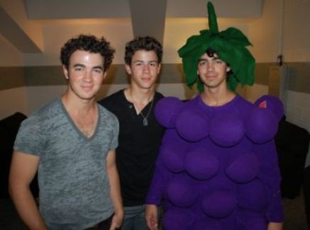 Joe (as a Grape), Nick & Kevin Jonas! by JB foreverr <3.