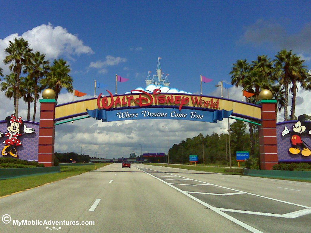 IMG00501-WDW-gates-on-the-road