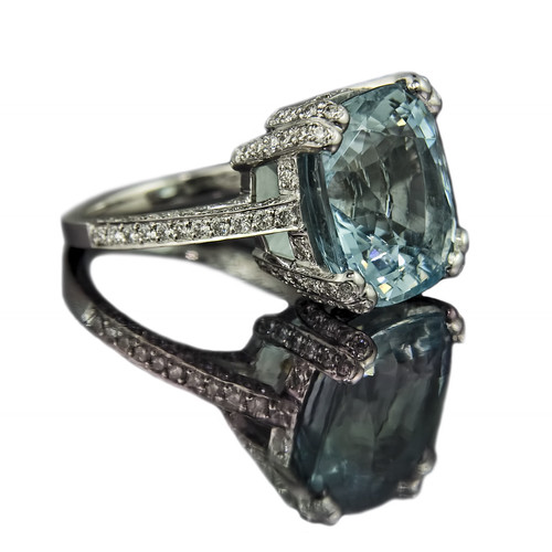 Jeweller in London: Cushion cut aquamarine engagement ring