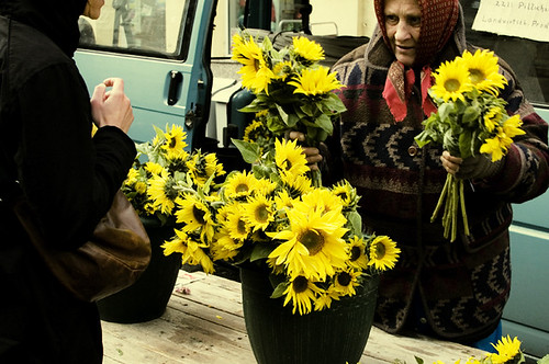 Market - sunflower woman
