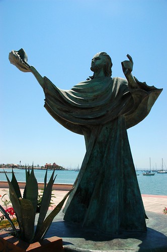 Statue of Neptune with a sea shell, Malecon statue, La Paz, Mexico by Wonderlane