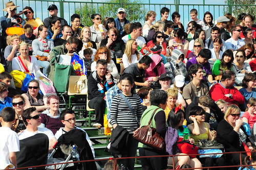 The crowd under the hot hot sun