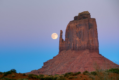 フリー写真素材|自然・風景|月|岩山|モニュメント・バレー|アリゾナ州|アメリカ合衆国|