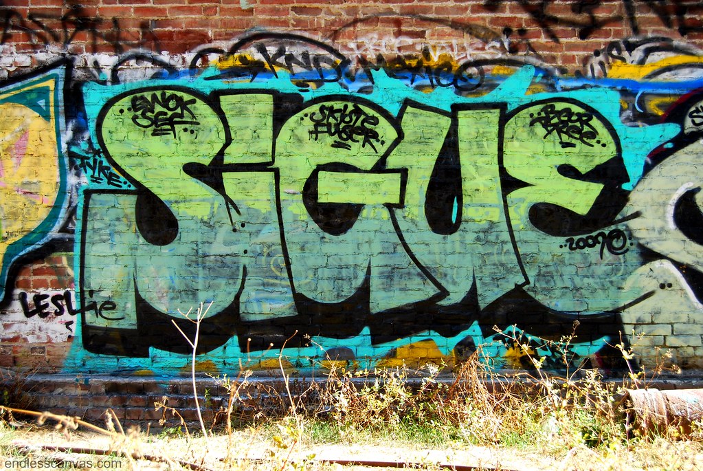 Sigue Graffiti Piece in Santa Ana, Orange County, California. 