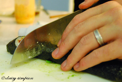 9 cutting sushi roll